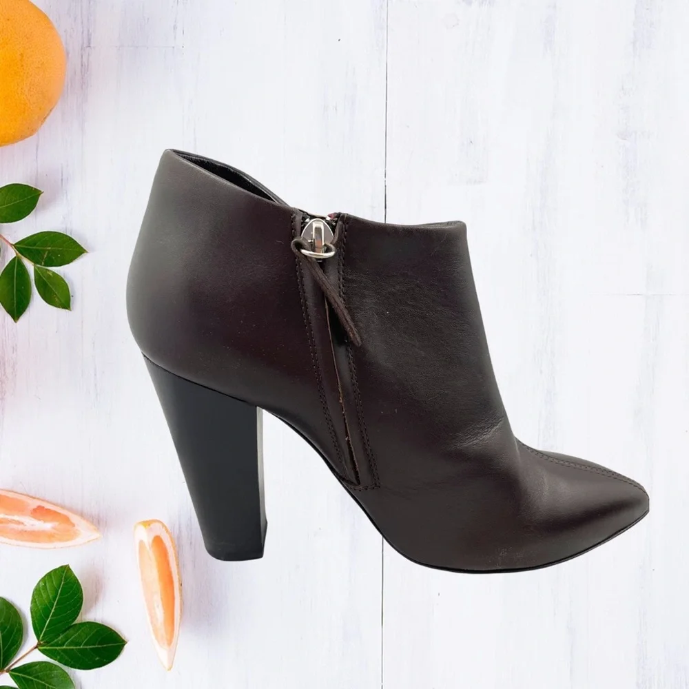 Giuseppe Zanotti brown leather pointed toe block heel zip up ankle booties